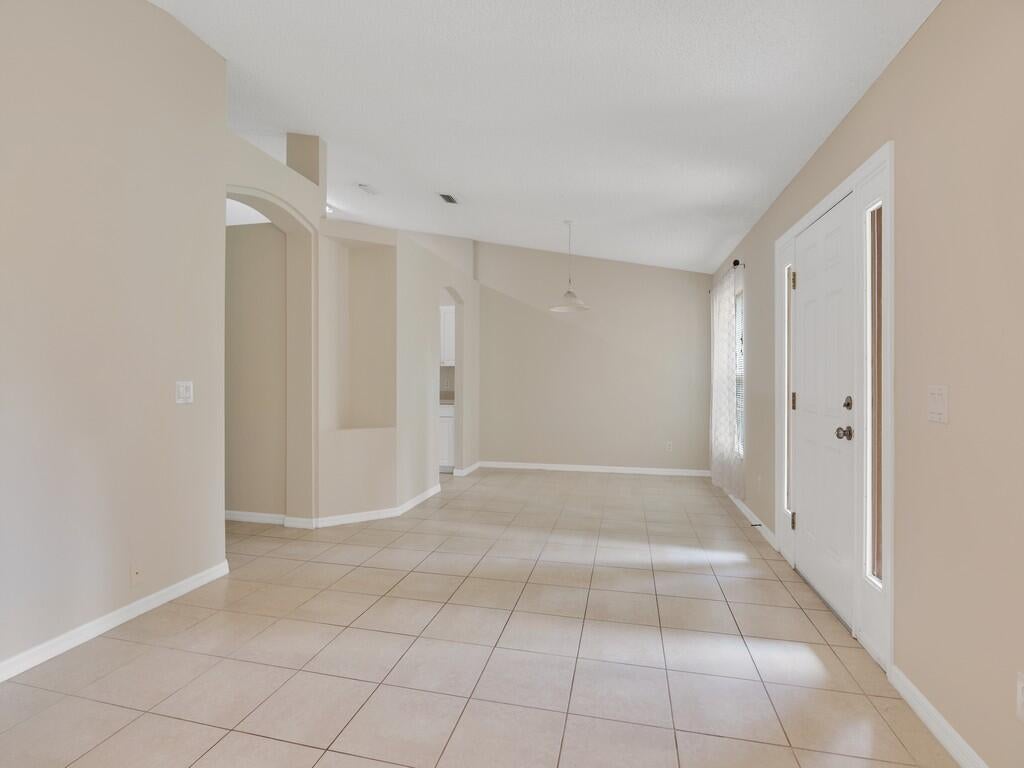557 BROWNING Terrace, Sebastian, FL, 32958/$339,900 3 557 BROWNING Terrace