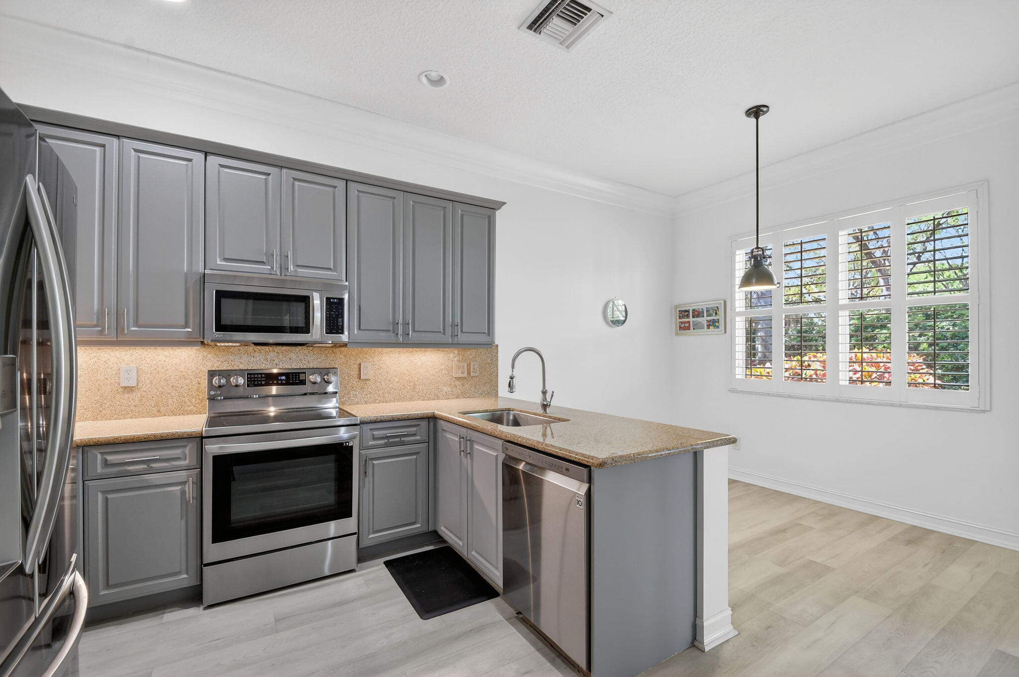 VALENCIA POINTE 3 - Residential