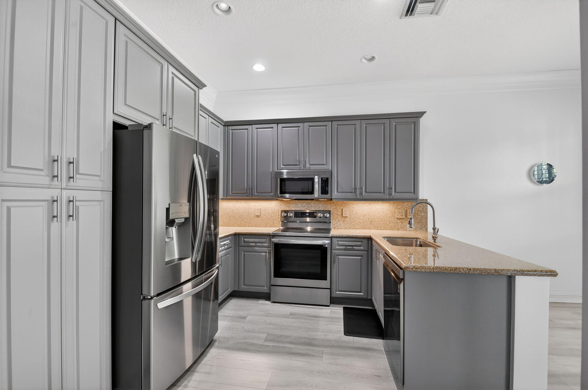 VALENCIA POINTE 3 - Residential