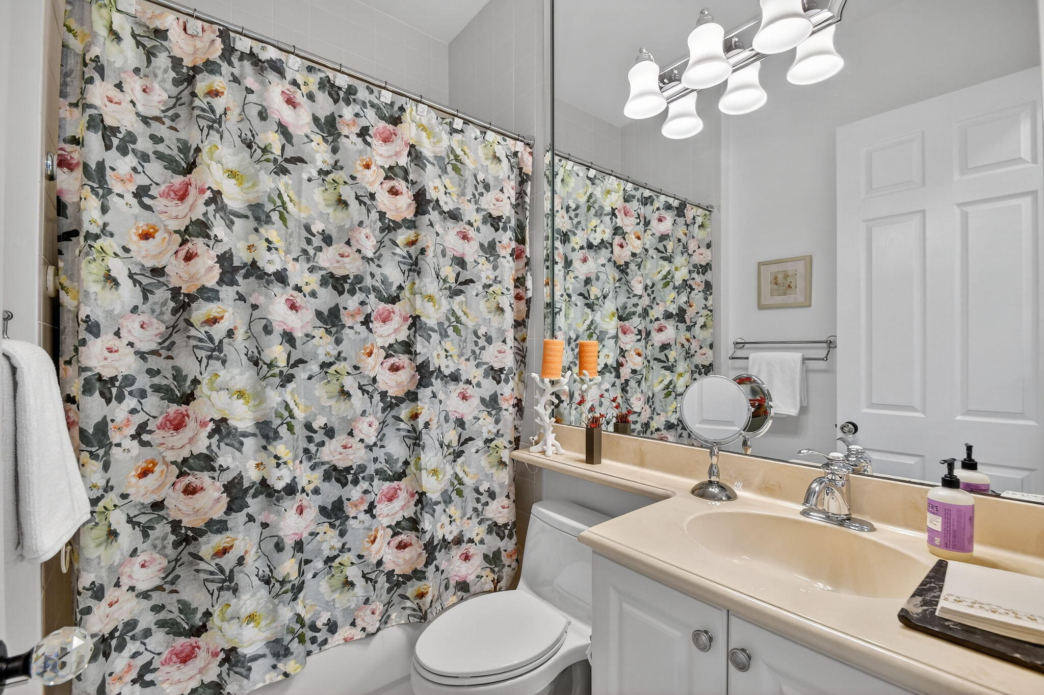 VALENCIA POINTE 3 - Residential