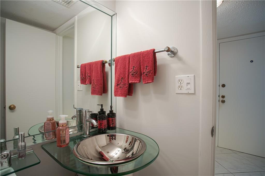 18TH HOLE - Residential