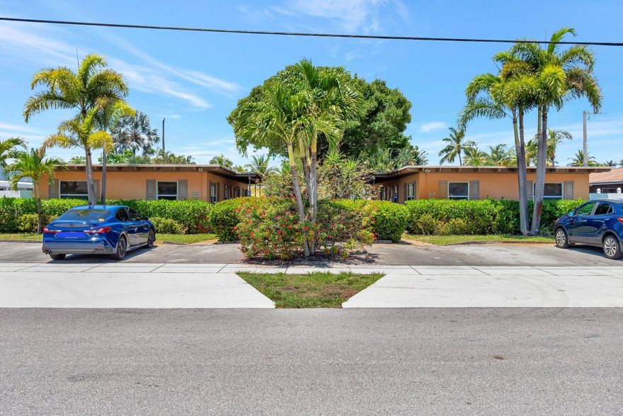 EXCELLENT DUPLEX UNIT IN HIGH DEMAND EAST DELRAY BEACH. LOCATED 1 BLOCK FROM FEDERAL HIGHWAY AND UNDER 1 MILE FROM DOWNTOWN ATLANTIC BLVD AND CLOSE TO THE BEACH! QUICK AND EASY ACCESS TO I-95. VERY WELL PRICED, THIS 2 BEDROOM 1 BATHROOM UNIT HAS CENTRAL A/C, GRANITE KITCHEN COUNTERTOP, BRAND NEW APPLIANCES, BATHROOM VANITY, WASHER AND DRYER HOOK UPS, FRONT AND BACK PORCH, LANDSCAPING, IRRIGATION AND MORE. COME TAKE A LOOK AND EXPERIENCE WHAT DOWNTOWN DELRAY BEACH HAS TO OFFER! PLEASE NOTE: LANDLORD DOES NOT ALLOW MORE THAN 3 OCCUPANTS IN THE UNIT.