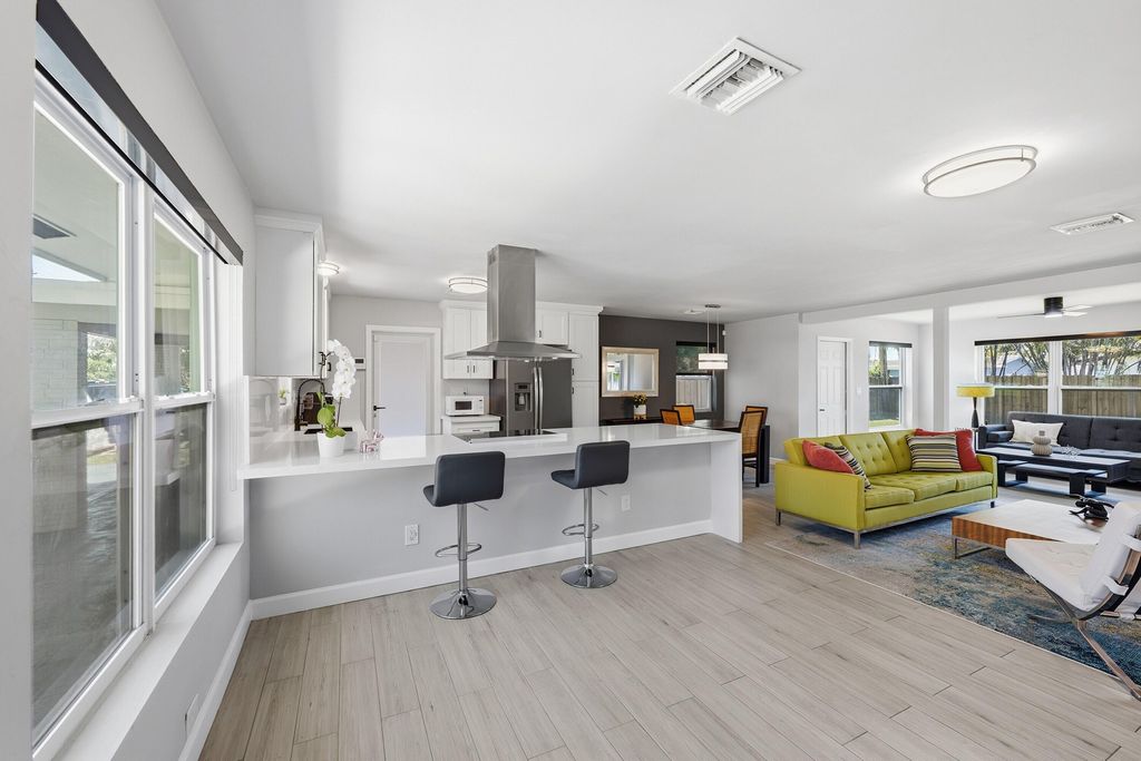 Photo of 4441 NE 15th Avenue, Oakland Park, FL 33334 (MLS # B26019281)