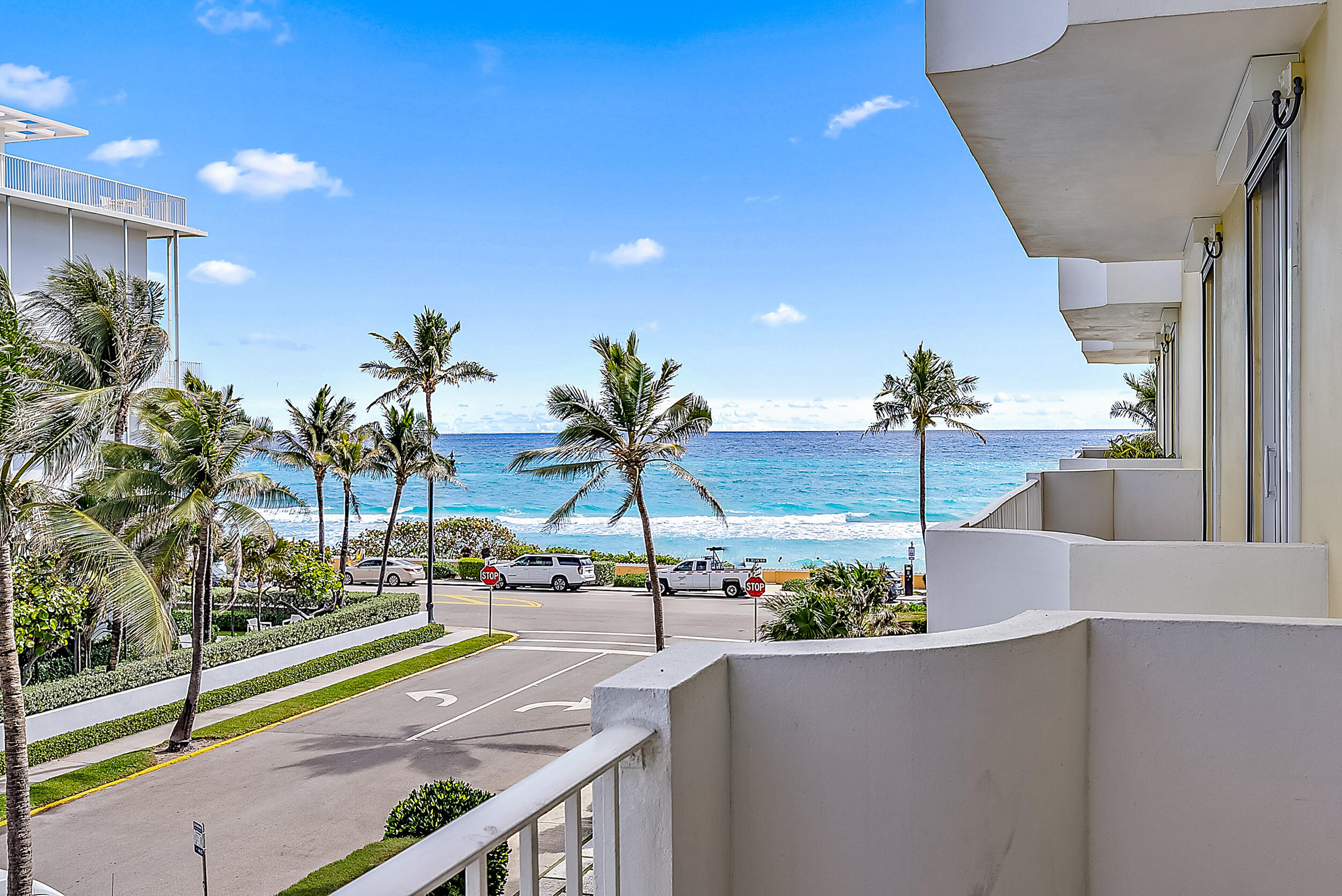 KIRKLAND HOUSE COND - Residential