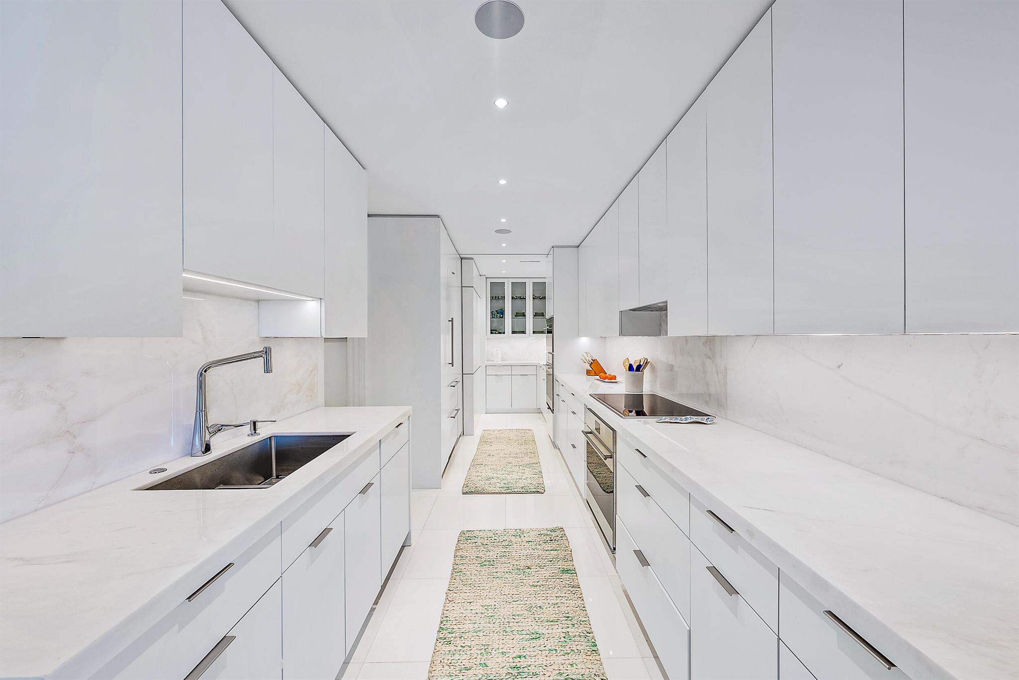 KIRKLAND HOUSE COND - Residential