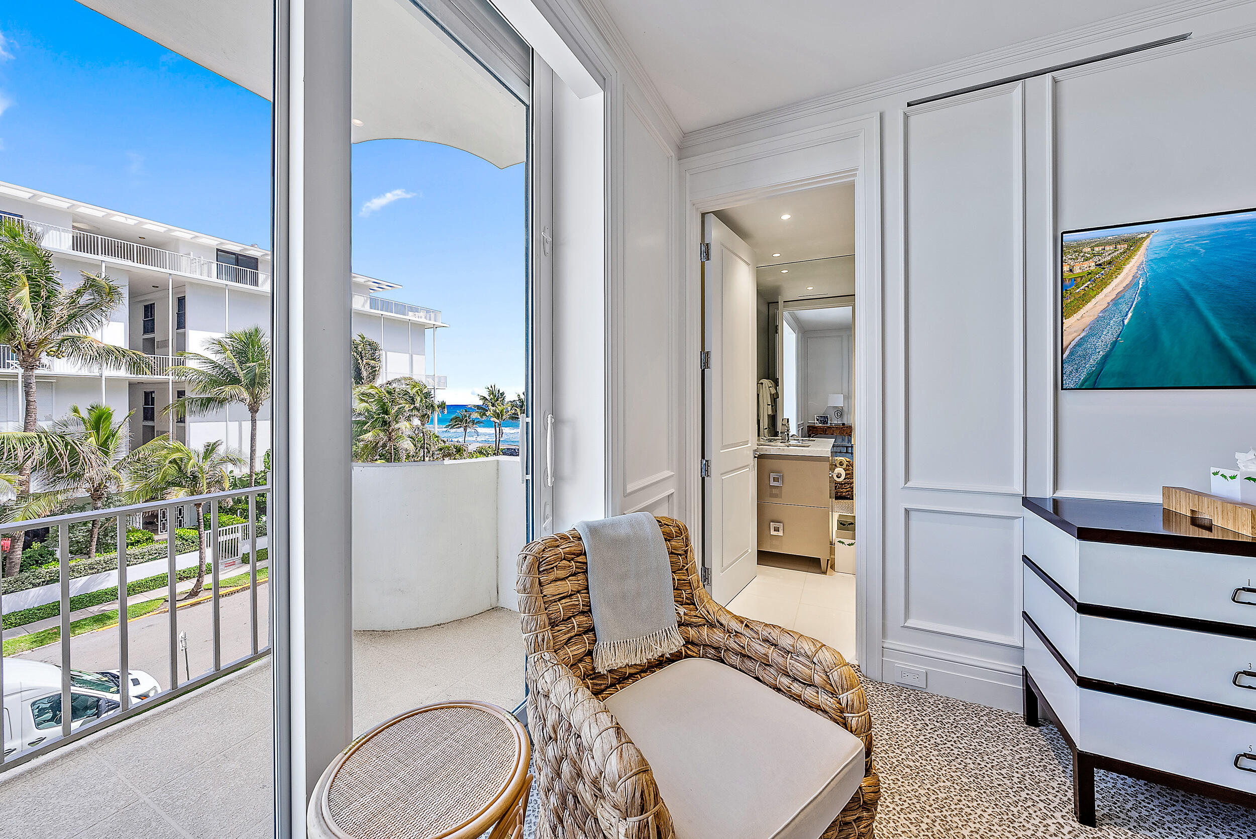 KIRKLAND HOUSE COND - Residential