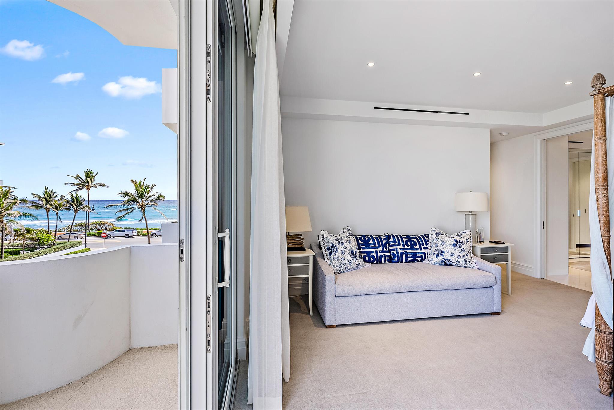 KIRKLAND HOUSE COND - Residential