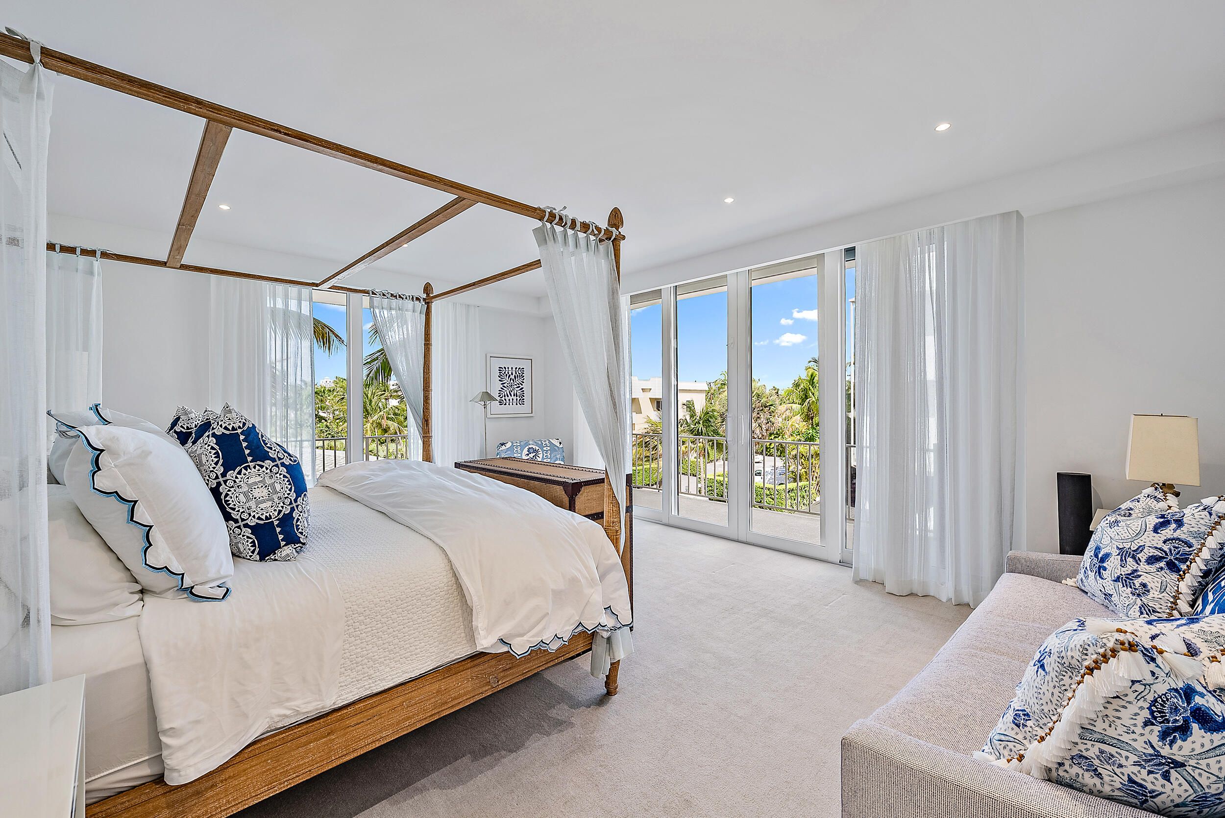 KIRKLAND HOUSE COND - Residential