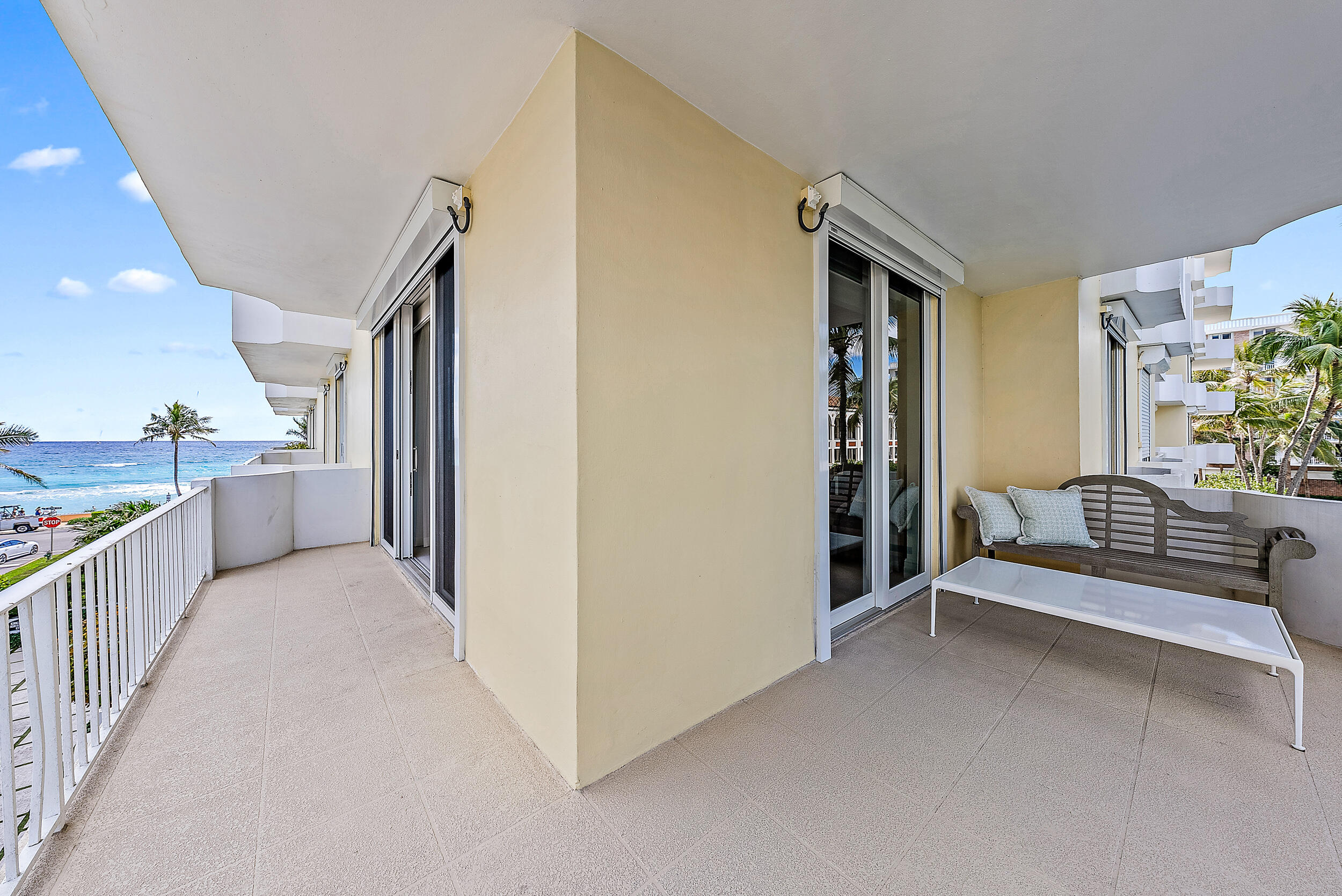 KIRKLAND HOUSE COND - Residential