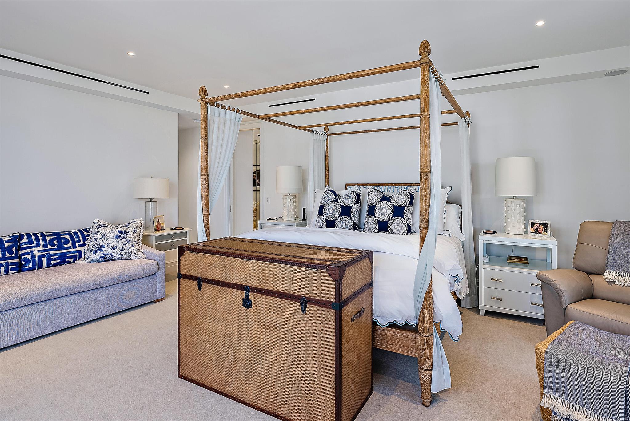 KIRKLAND HOUSE COND - Residential