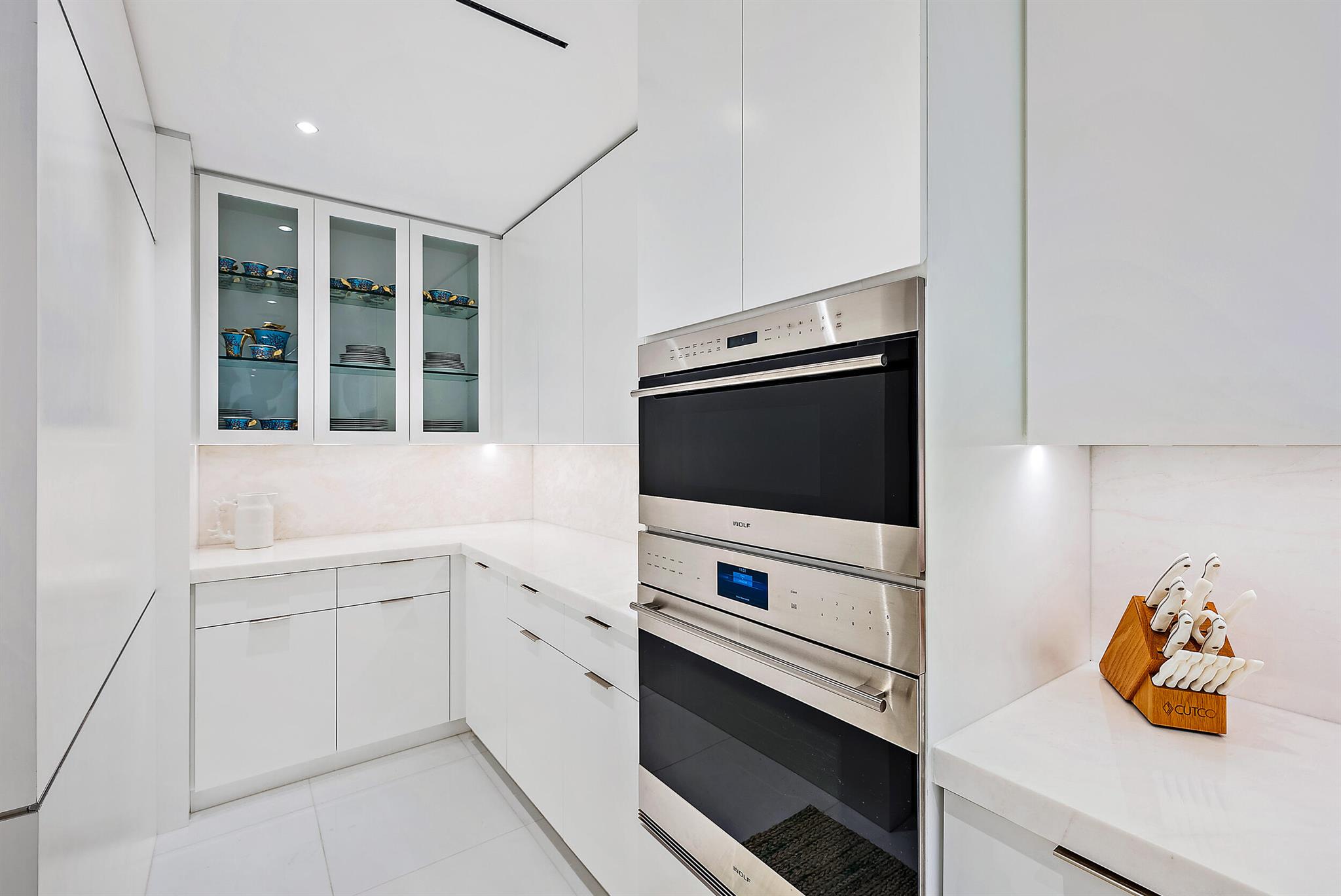 KIRKLAND HOUSE COND - Residential