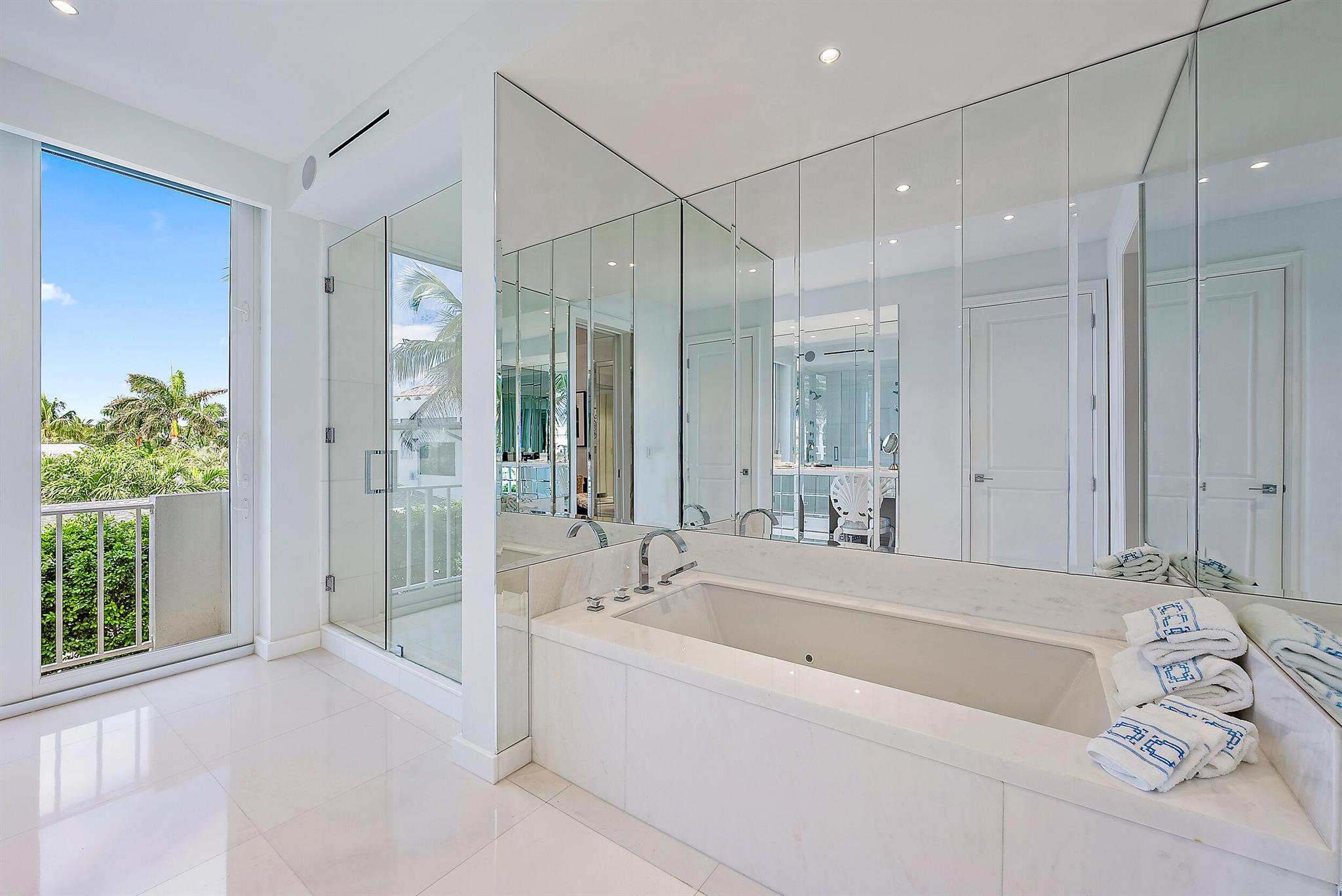 KIRKLAND HOUSE COND - Residential