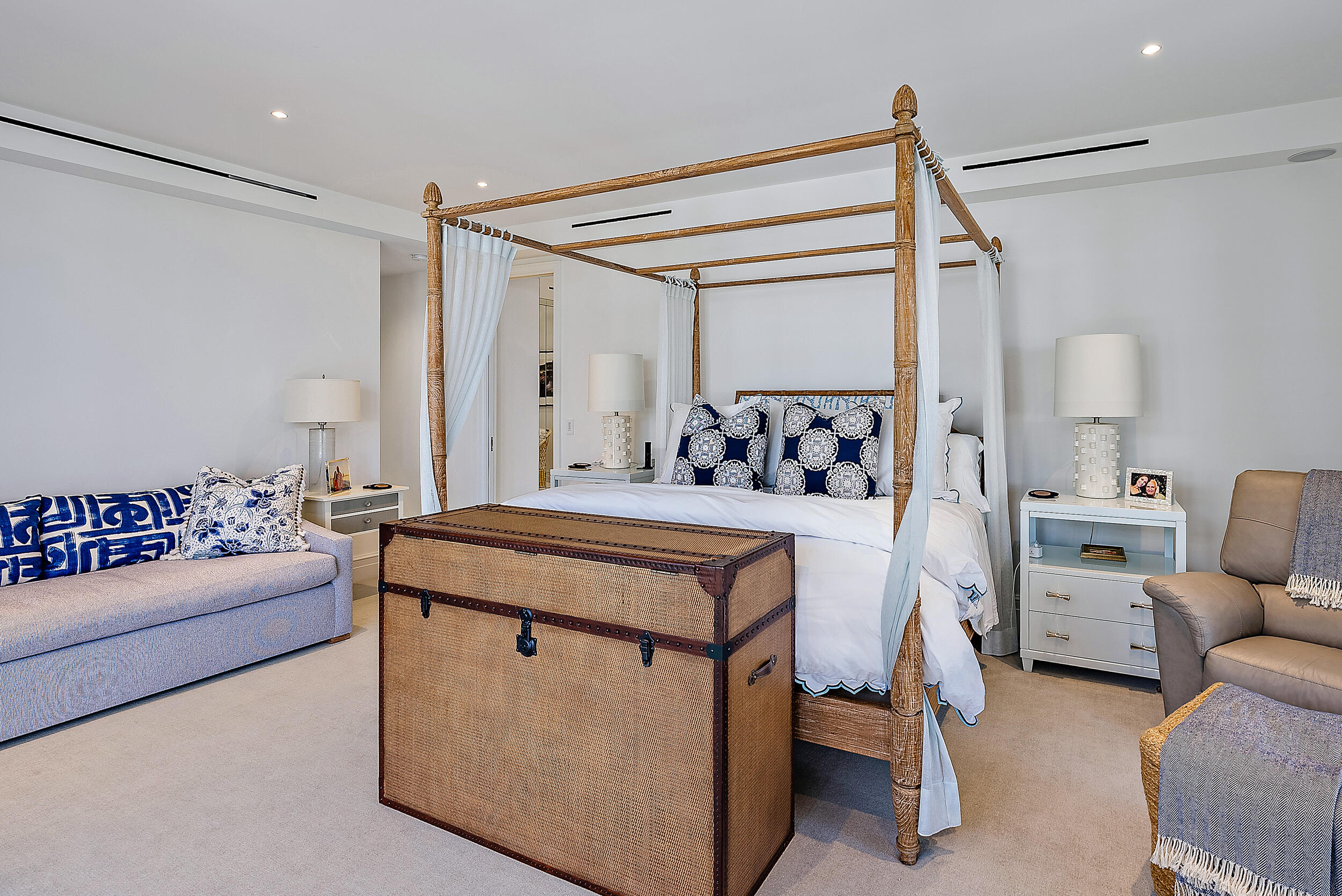 KIRKLAND HOUSE COND - Residential