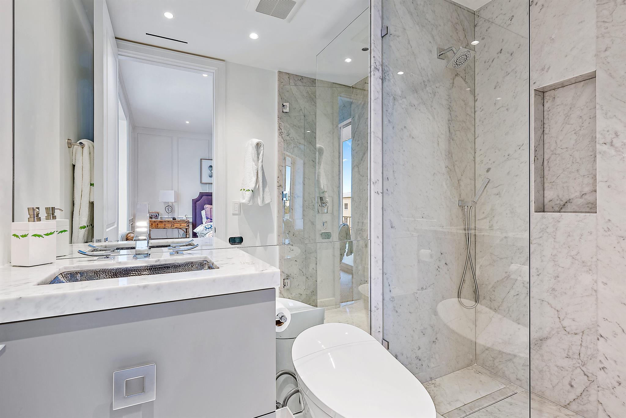 KIRKLAND HOUSE COND - Residential