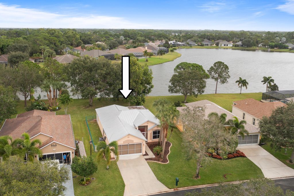 Photo of 516 SW Deer Run, Port Saint Lucie, FL 34953 (MLS # R10936704)