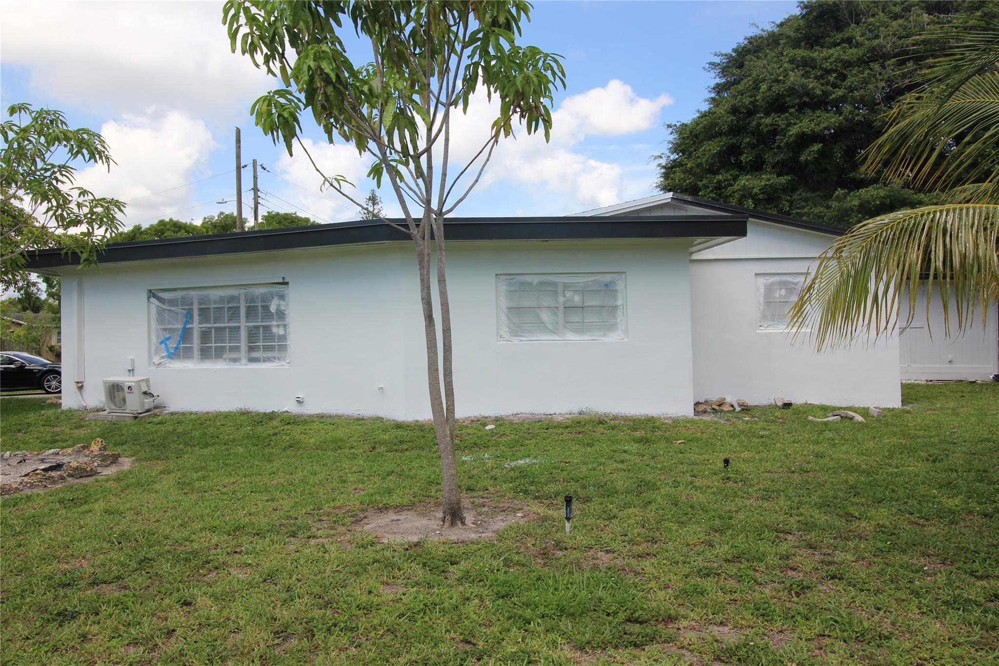 301 NW 38th St, Deerfield Beach, FL, 33064/$550,000 3 301 NW 38th St