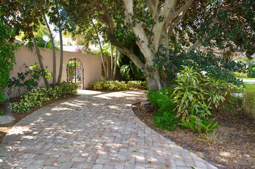 Wonderful ''hidden gem'', available in Gulfstream. Place Au Soleil is actually part of the seaside town of Gulf Stream, but on the mainland side of the Intracoastal Waterway. This neighborhood offers mature landscaping and privacy. About a mile south of Woolbright Road, east of Federal Highway. Place Au Soleil is nestled away but near downtown Delray Beach and the beaches. The Master Bathroom was remodeled recently and the entire interior was freshly painted.
