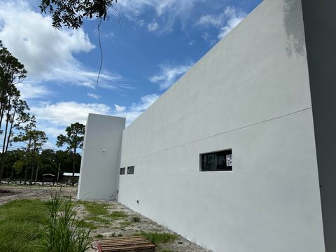 A home in Loxahatchee