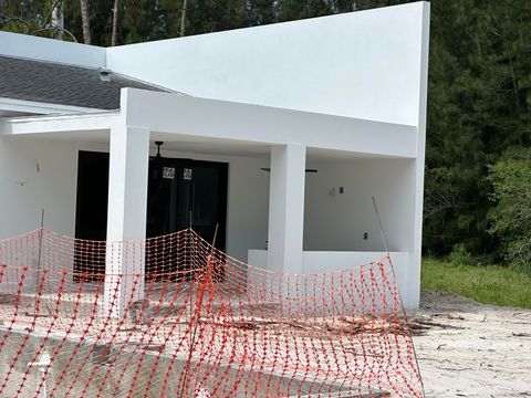 A home in Loxahatchee