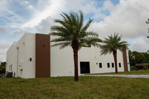 A home in Loxahatchee