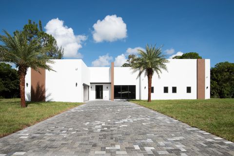 A home in Loxahatchee