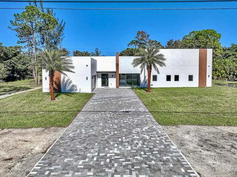 A home in Loxahatchee