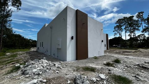 A home in Loxahatchee