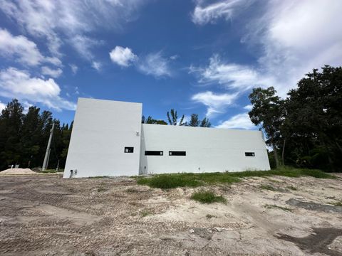 A home in Loxahatchee