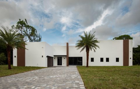 A home in Loxahatchee