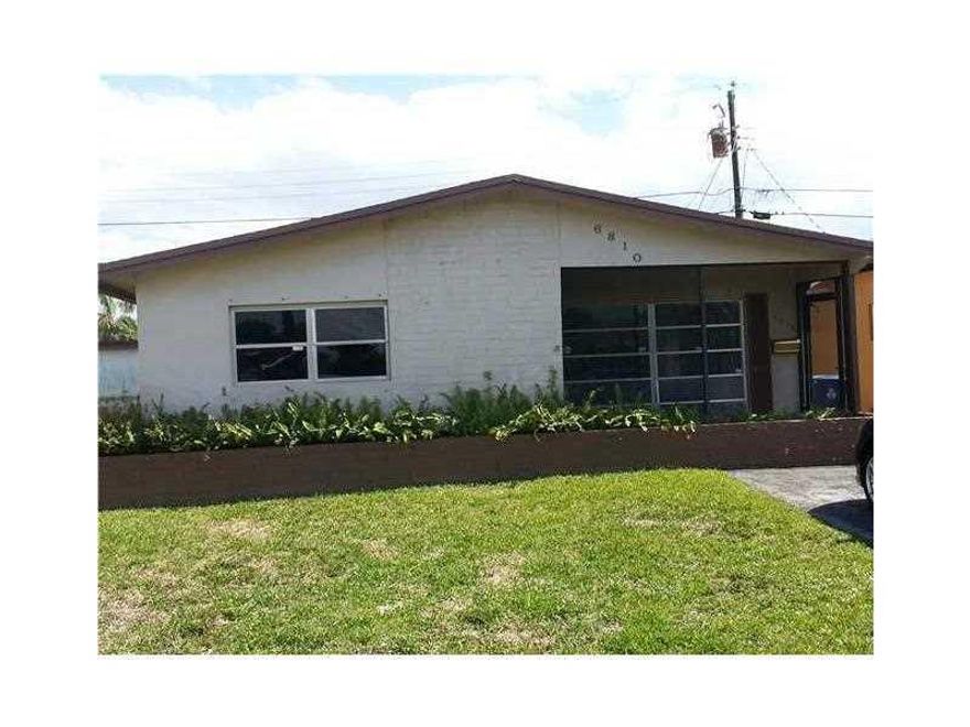 SPACIOUS VILA AVAILABLE IN THE GOLDEN KEY COMMUNITY. 2BEDROOMS 1BTHROOM. LAMINATE FLOORING THROUGHOUT. FEEL LIKE A SINGE FAMILY HOME WITH NICE FRONT AND BACKYARD. FAST MOVE-IN!!!!!!!