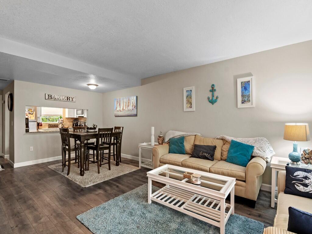 PINETREE VILLAGE - Residential