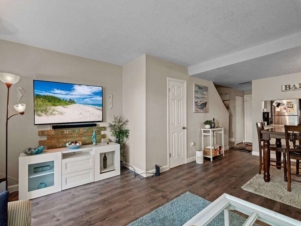 PINETREE VILLAGE - Residential