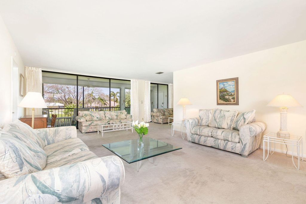 Photo of 5 SE Concourse Drive #E, Jupiter, FL 33469 (MLS # R10984463)