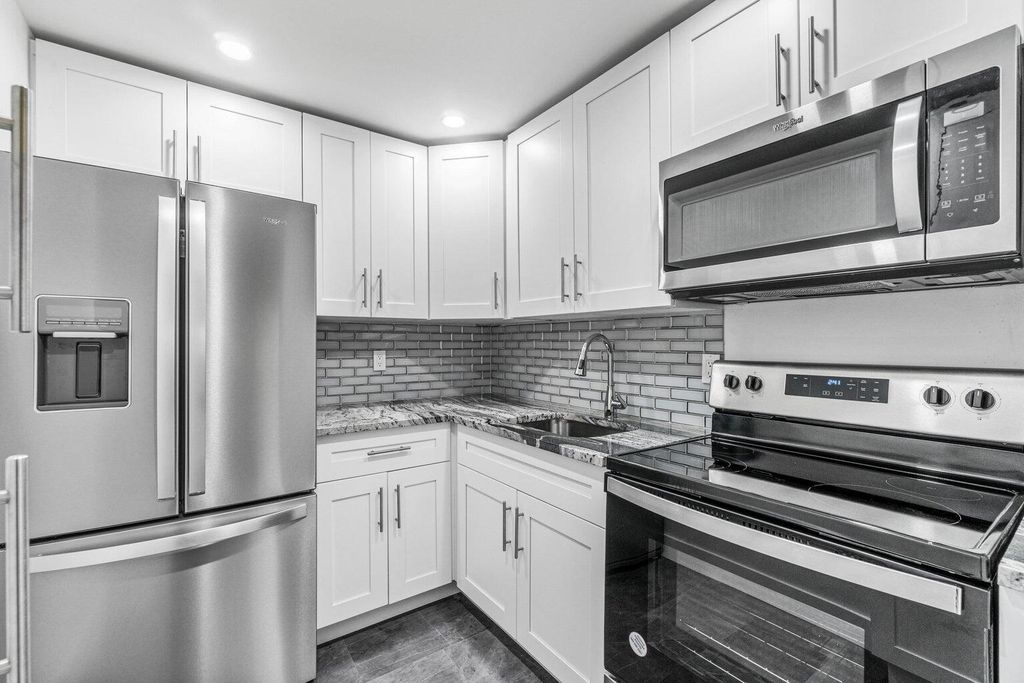 Photo of 1850 Palm Trail #102, Delray Beach, FL 33483 (MLS # R10985168)