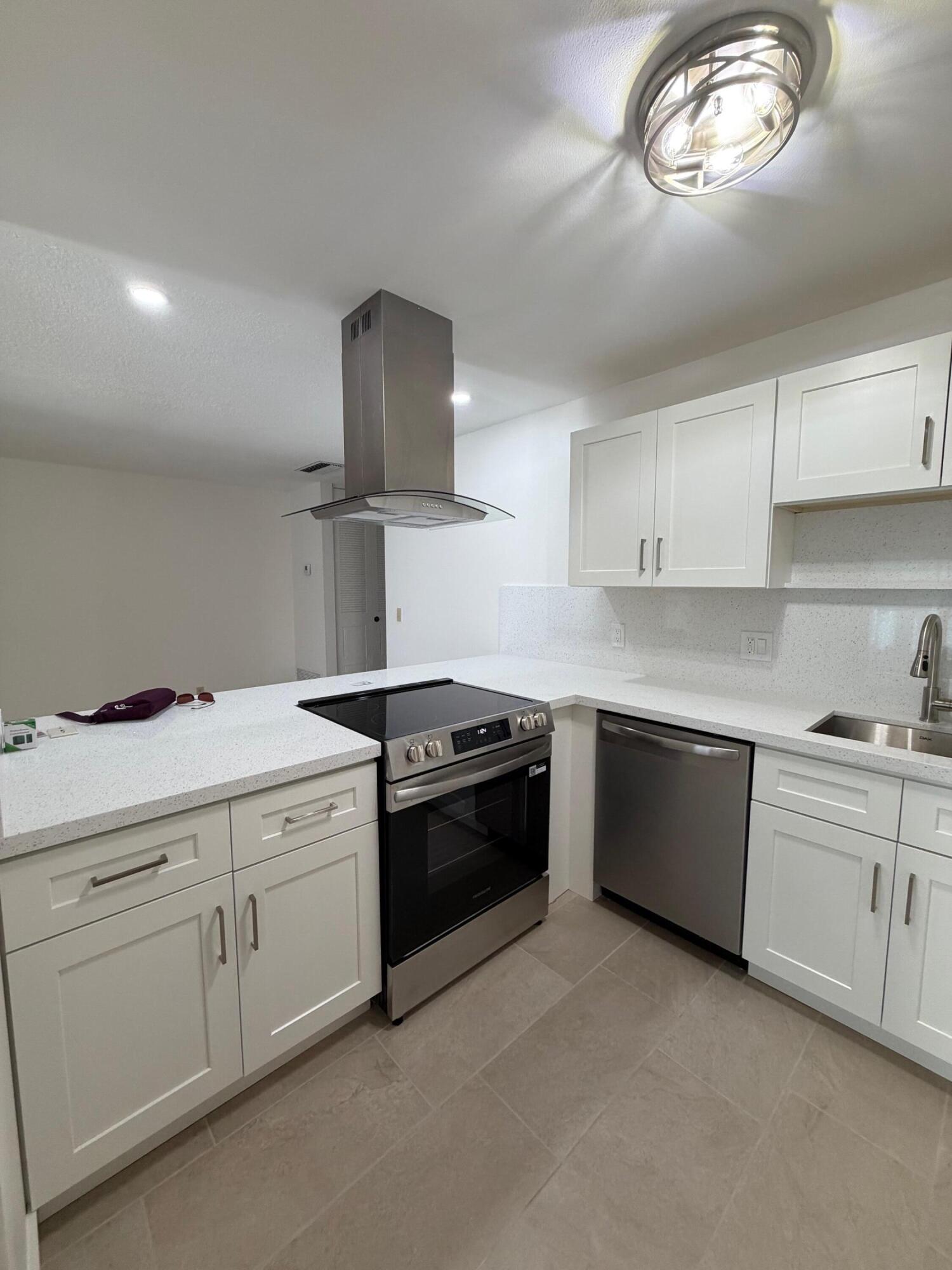 CRESTHAVEN TOWNHOMES SEC 4 CONDO - Residential