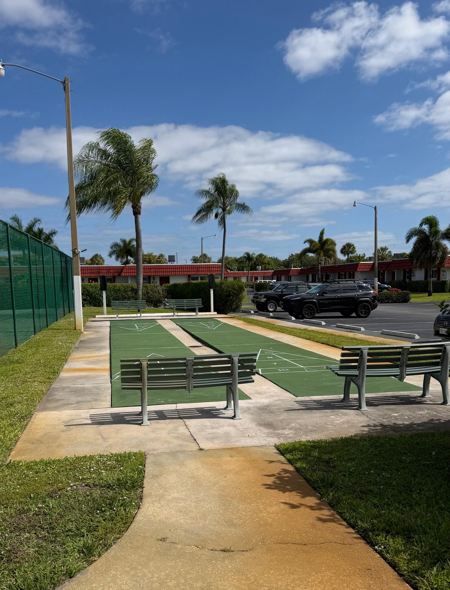 CRESTHAVEN TOWNHOMES SEC 4 CONDO - Residential