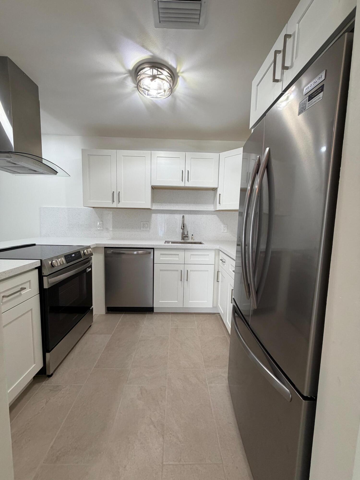 CRESTHAVEN TOWNHOMES SEC 4 CONDO - Residential