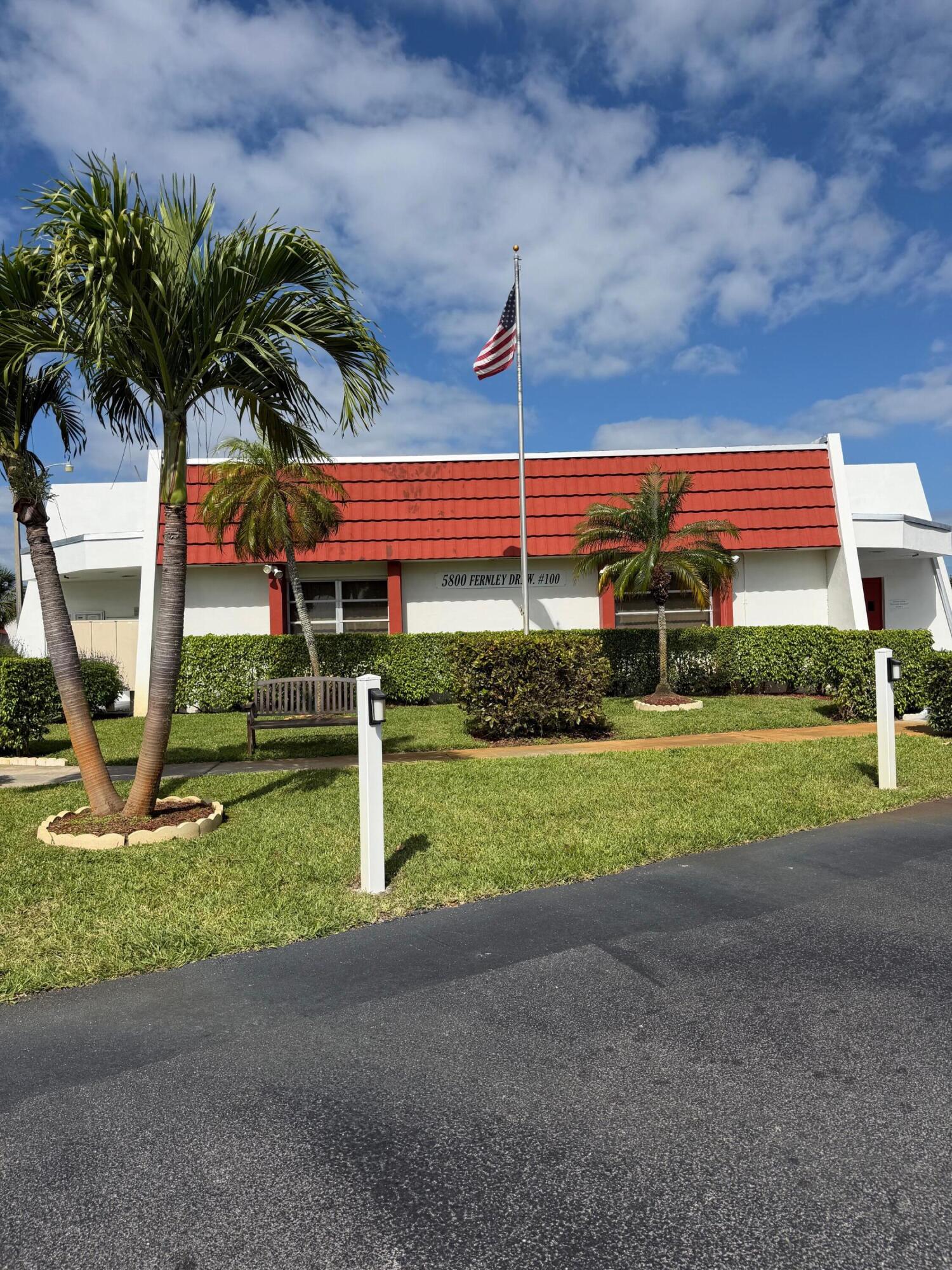 CRESTHAVEN TOWNHOMES SEC 4 CONDO - Residential