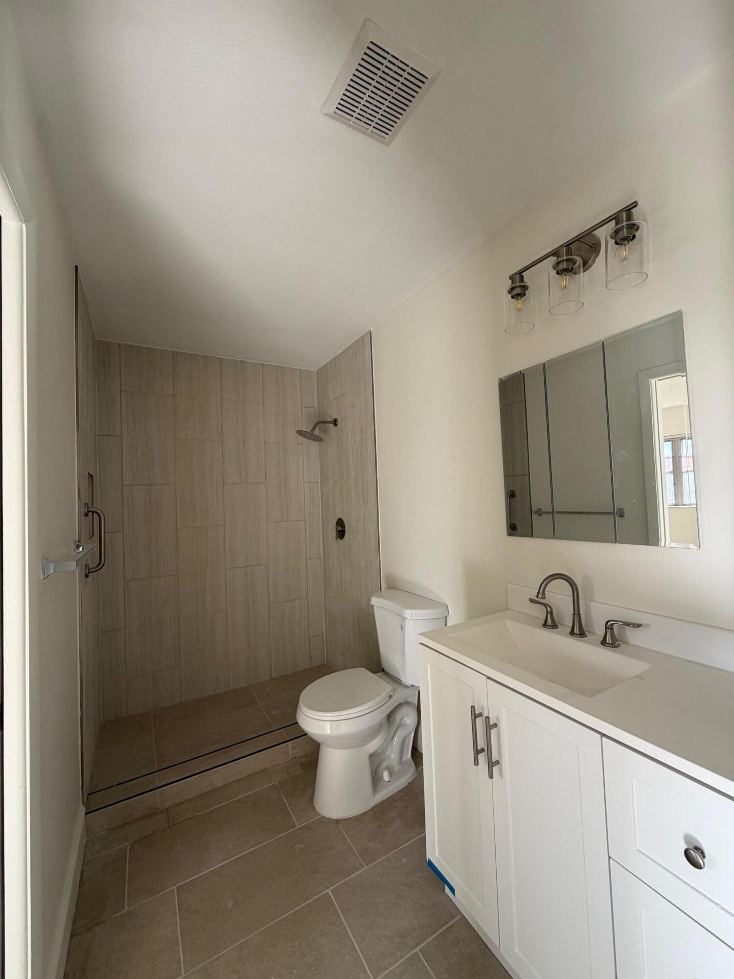 CRESTHAVEN TOWNHOMES SEC 4 CONDO - Residential