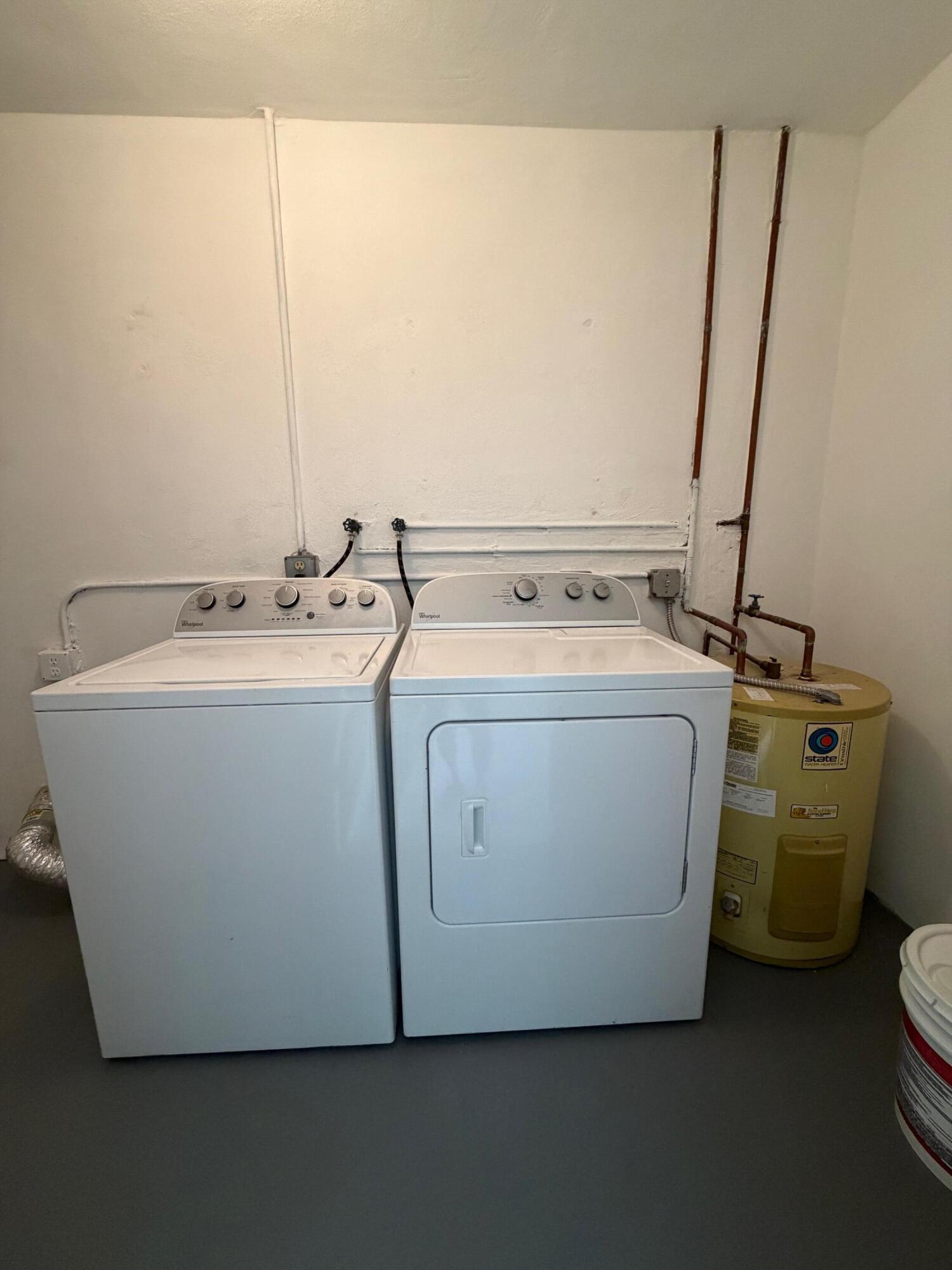 CRESTHAVEN TOWNHOMES SEC 4 CONDO - Residential