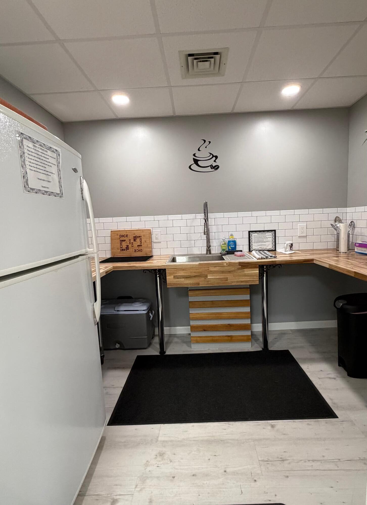 CRESTHAVEN TOWNHOMES SEC 4 CONDO - Residential