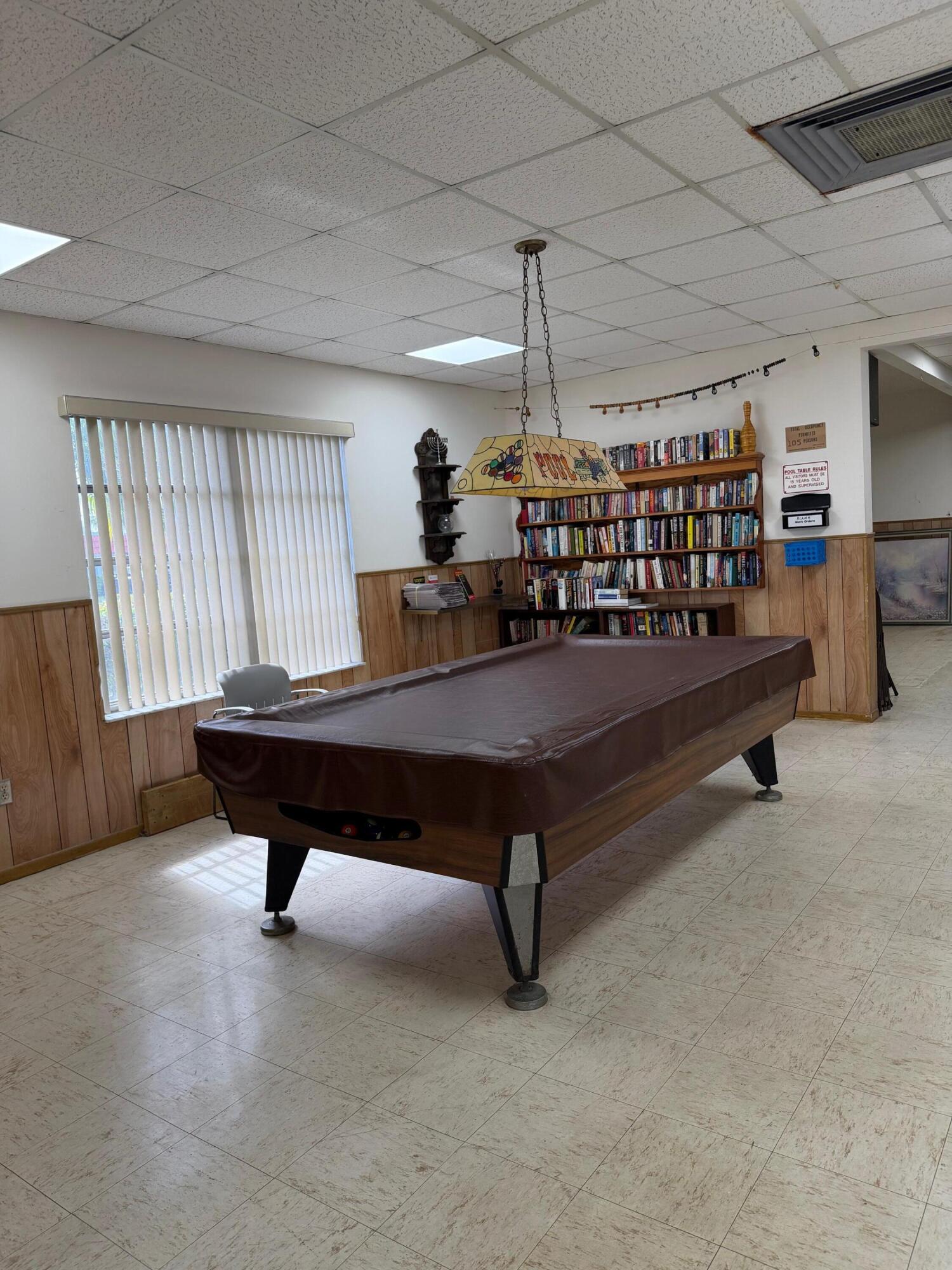 CRESTHAVEN TOWNHOMES SEC 4 CONDO - Residential