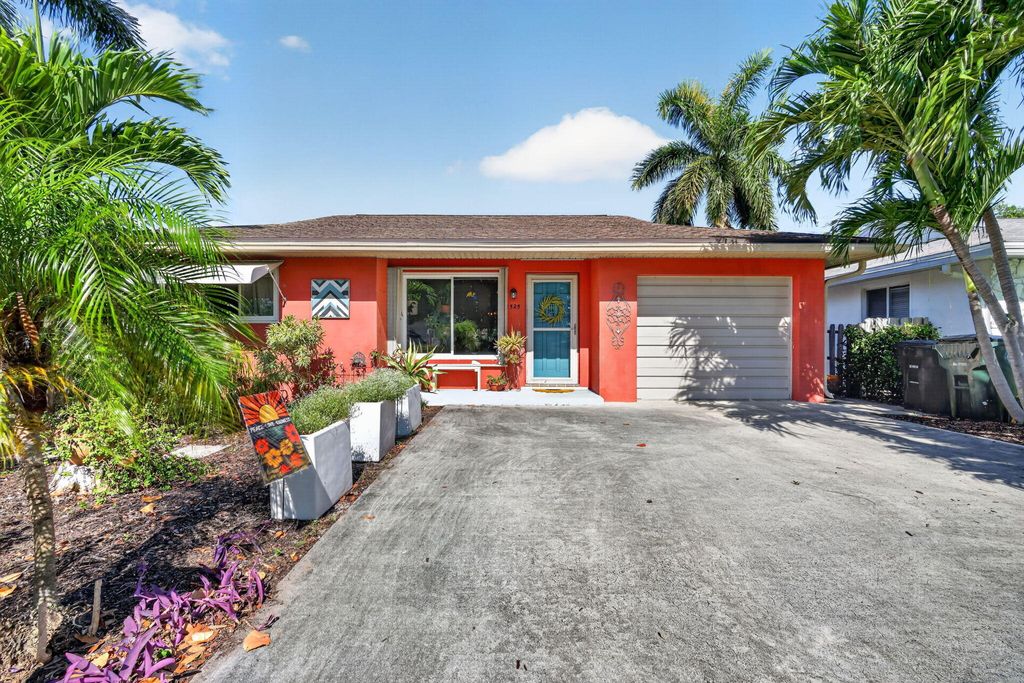 Photo of 1525 N M Street, Lake Worth Beach, FL 33460 (MLS # B26029784)