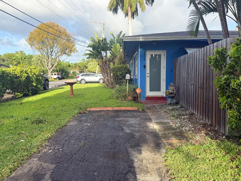 Photo of 737 NE 15th Court, Fort Lauderdale, FL 33304 (MLS # B26013775)