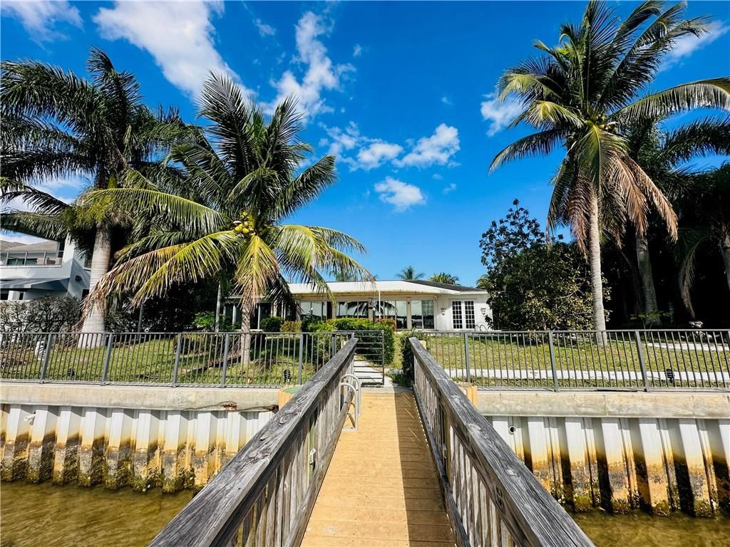 Photo of 18749 Rio Vista Dr, Tequesta, FL 33469 (MLS # F10366031)