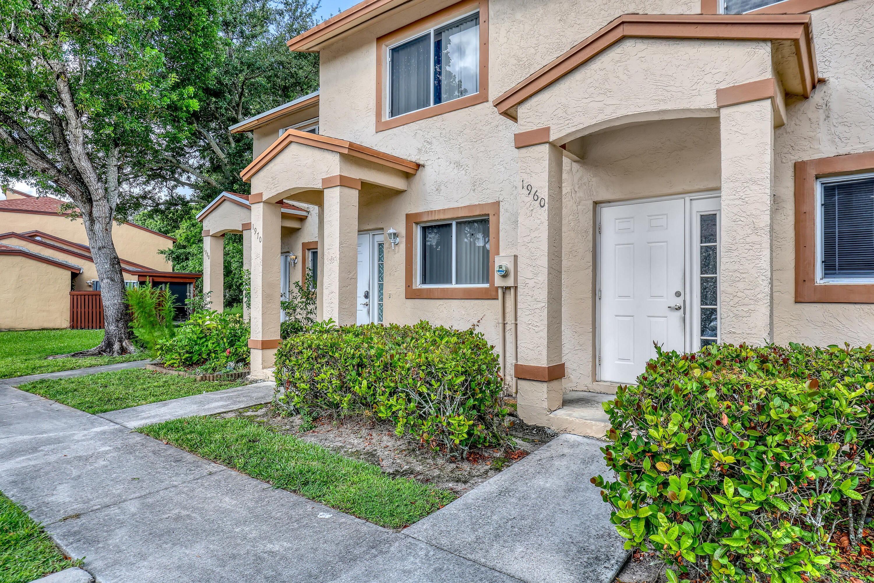 1970 LAKEVIEW Drive W