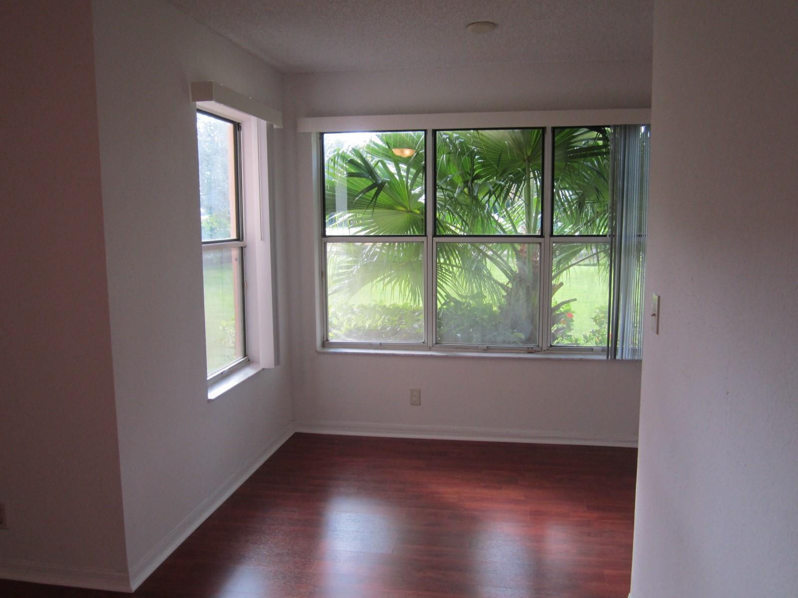 3310 Pinewalk Dr N 1812