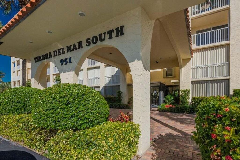 Photo of 951 De Soto Road #533, Boca Raton, FL 33432 (MLS # R11094995)