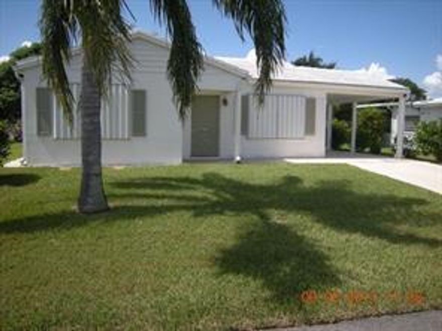 Nice canal view and backyard, clean and quiet community 55+. Full size washer and dryer. Screen Florida room.