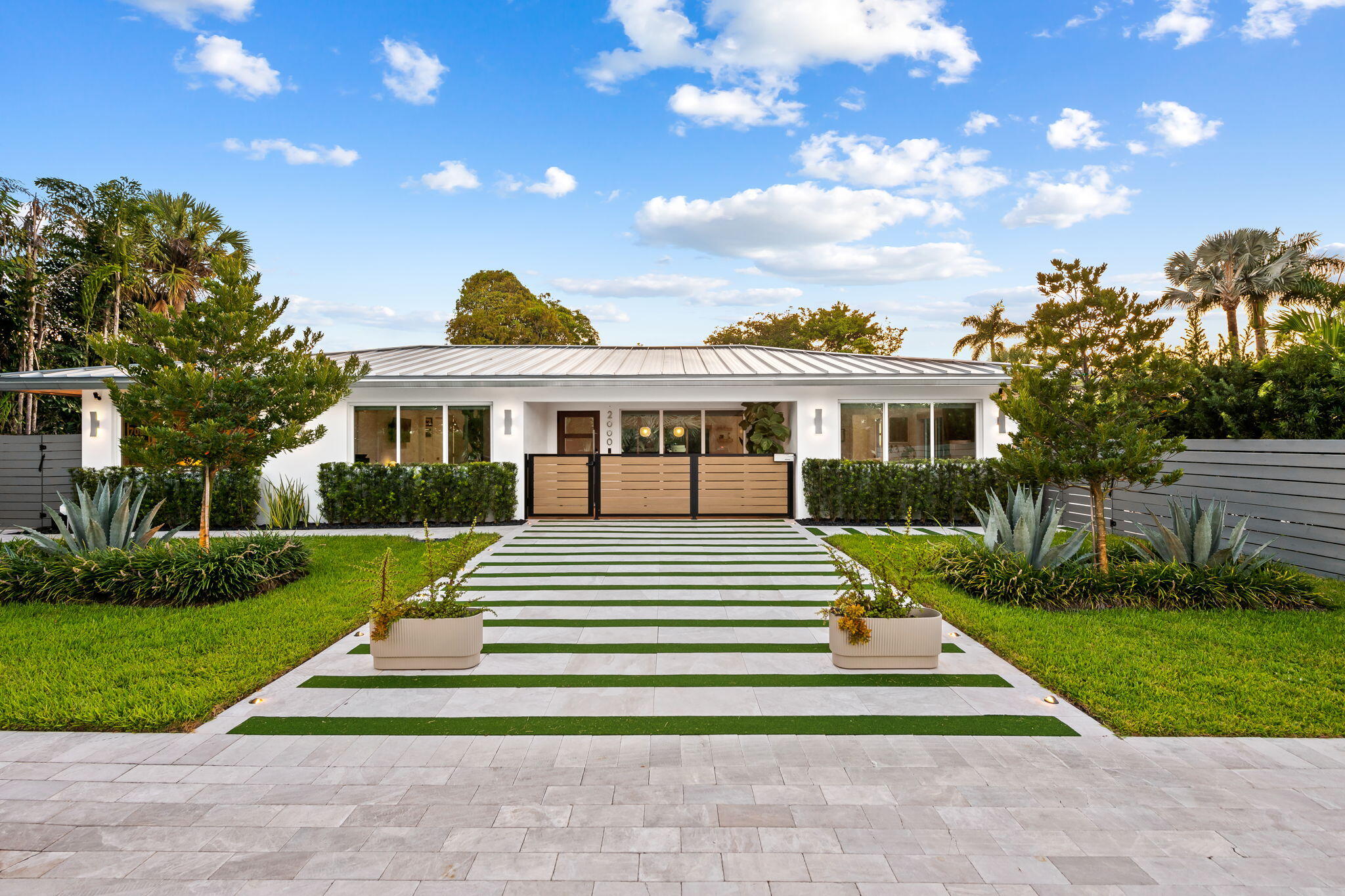 2000 CORAL GARDENS Drive